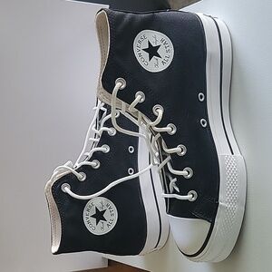 Chuck Taylor All Star Platform Canvas WOMEN'S HIGH TOP SHOE